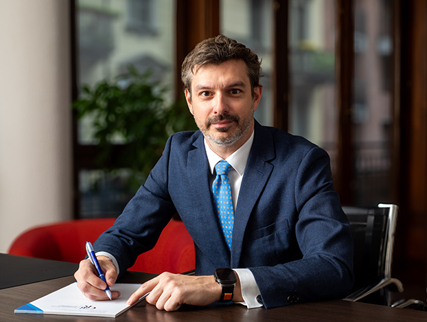 Gabriele Lettera in ufficio